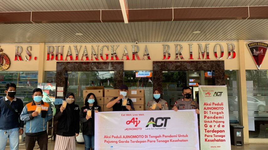 La filial indonesia del Grupo Ajinomoto dona alimentos a los trabajadores de atención médica de primera línea