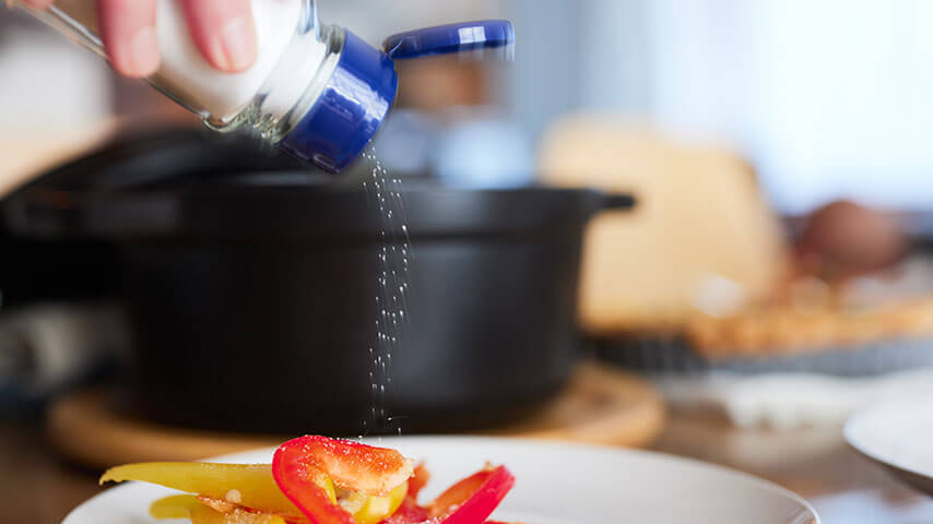 Các giải pháp thông minh để giảm muối mà không ảnh hưởng đến hương vị