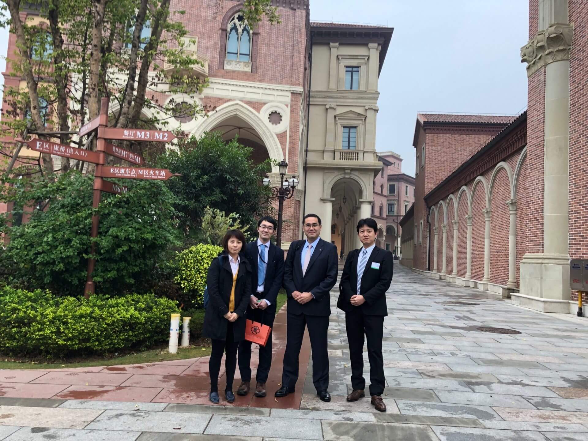 Shigeo Nakamura (President of Ajinomoto Fine-Techno Co., Inc.), second from the right, and his crew