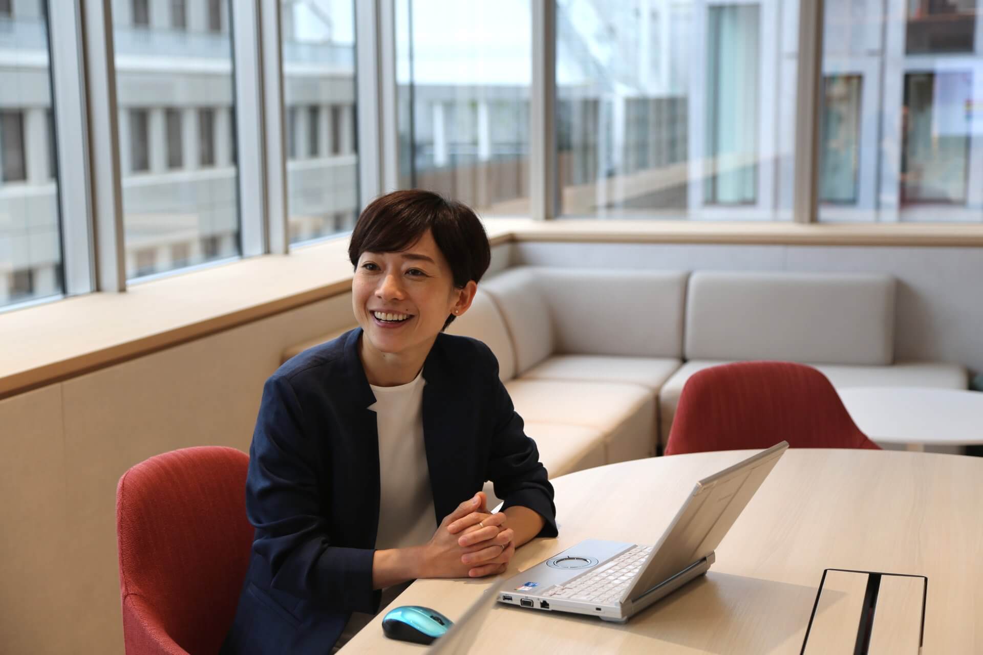 在经历了十年成功的销售职业生涯后，Miho 于 6 年前响应公开招聘，成为 IR 团队的一员。